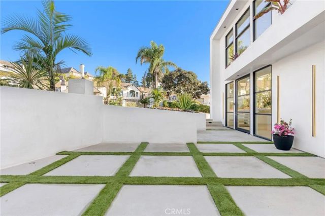 4 Geneve, Newport Beach, CA 92660