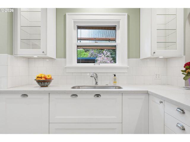 2241 Ne 33RD Ave, Portland, OR 97212