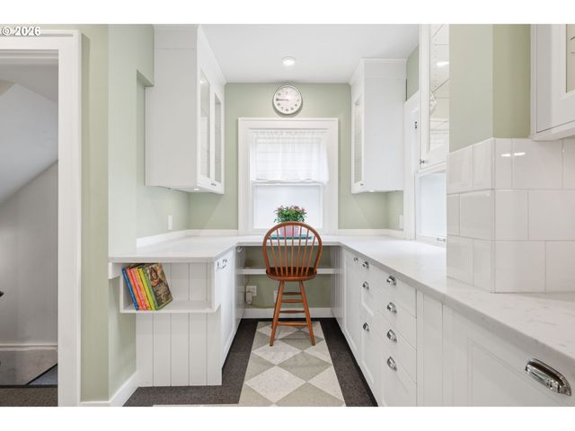 2241 Ne 33RD Ave, Portland, OR 97212