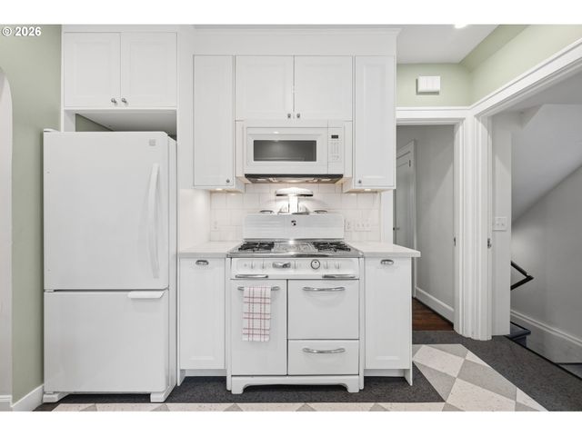 2241 Ne 33RD Ave, Portland, OR 97212
