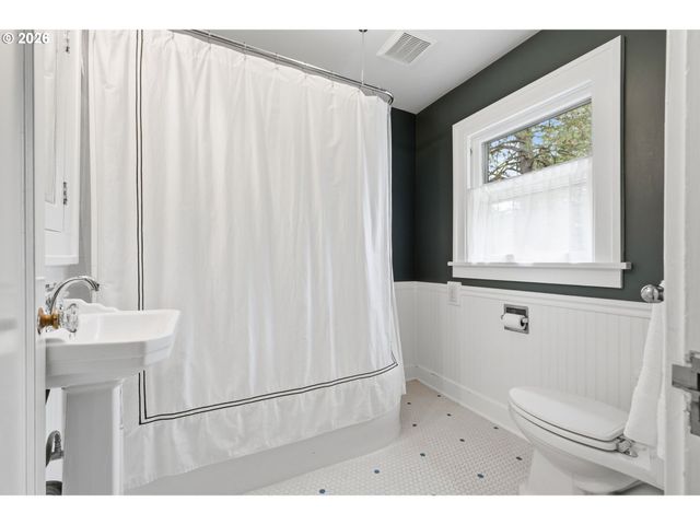 2241 Ne 33RD Ave, Portland, OR 97212