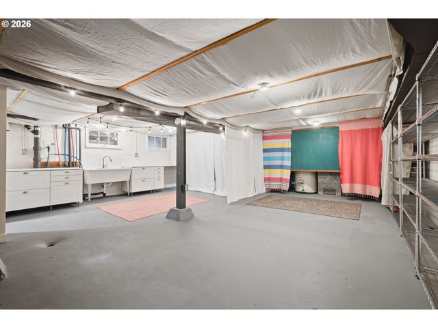 2241 Ne 33RD Ave, Portland, OR 97212
