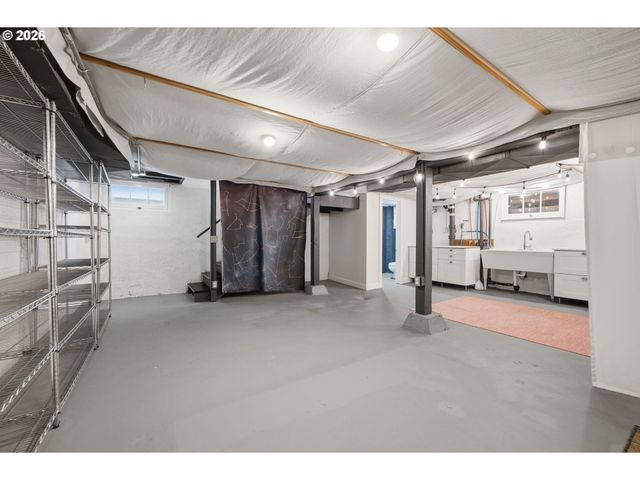 2241 Ne 33RD Ave, Portland, OR 97212