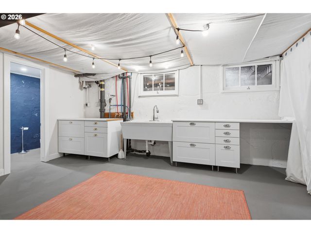 2241 Ne 33RD Ave, Portland, OR 97212
