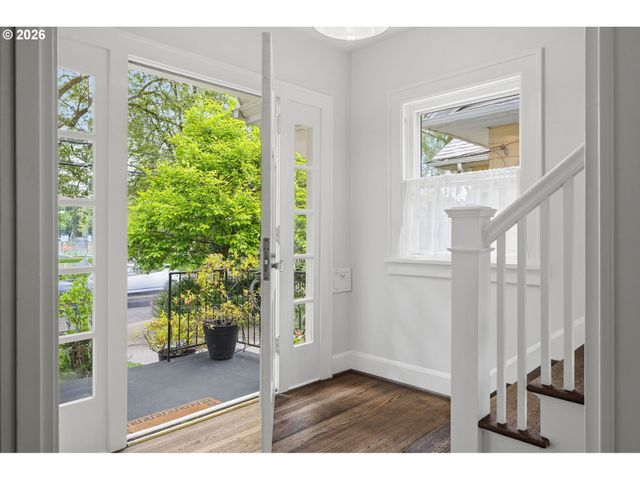 2241 Ne 33RD Ave, Portland, OR 97212