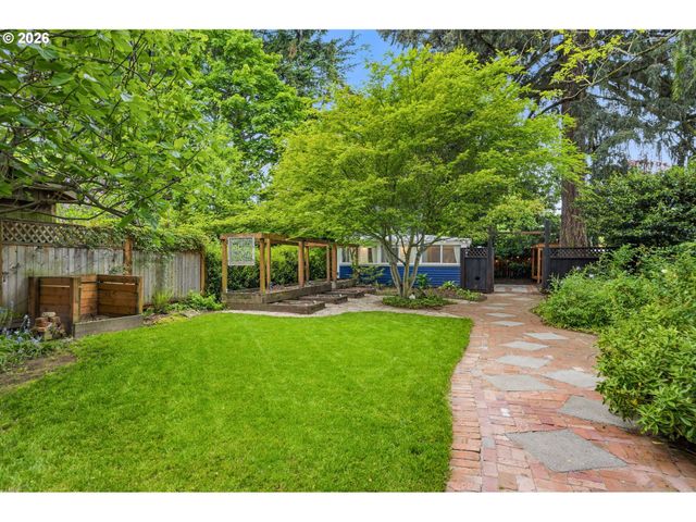 2241 Ne 33RD Ave, Portland, OR 97212