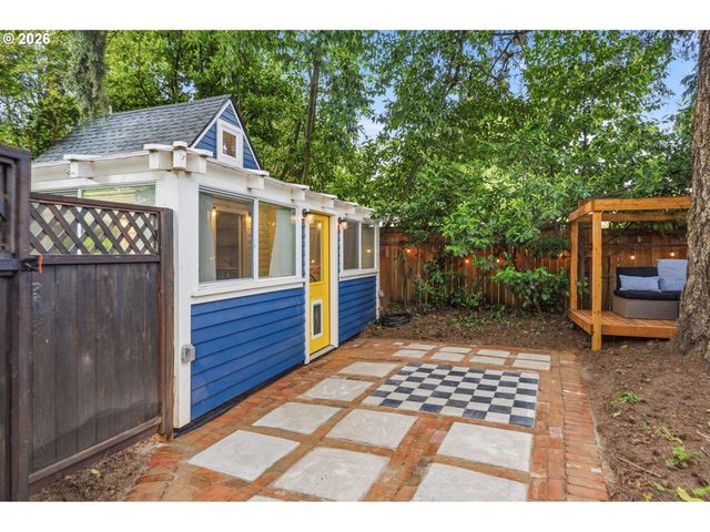 2241 Ne 33RD Ave, Portland, OR 97212