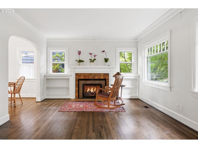2241 Ne 33RD Ave, Portland, OR 97212