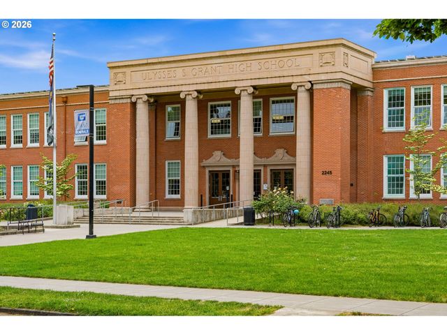2241 Ne 33RD Ave, Portland, OR 97212