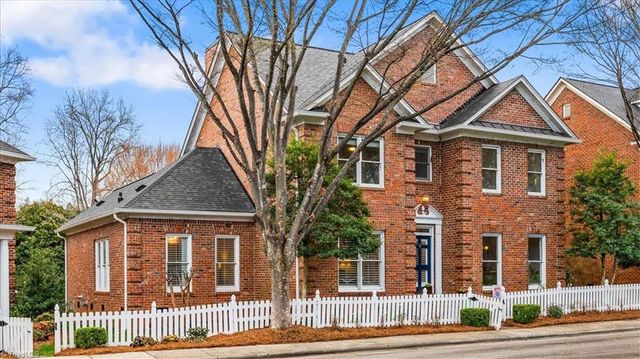 14 Checkerberry Square, Greensboro, NC 27455