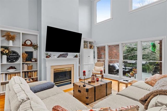 14 Checkerberry Square, Greensboro, NC 27455