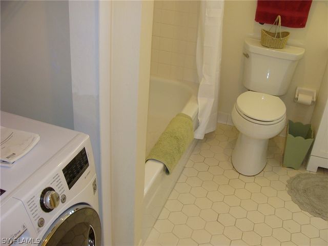 807 River Point DR 201D, Naples, FL 34102