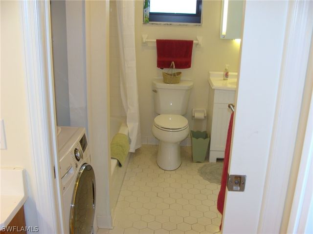 807 River Point DR 201D, Naples, FL 34102