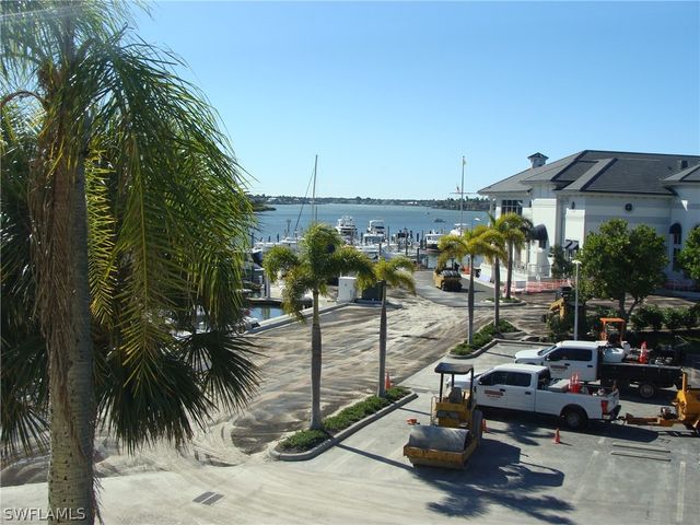 807 River Point DR 201D, Naples, FL 34102