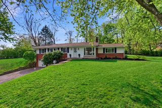 2029 Grosvenor DRIVE, Moon/crescent Twp, PA 15108