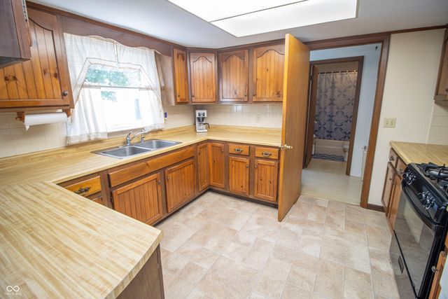 513 E Howard Avenue, Arcadia, IN 46030