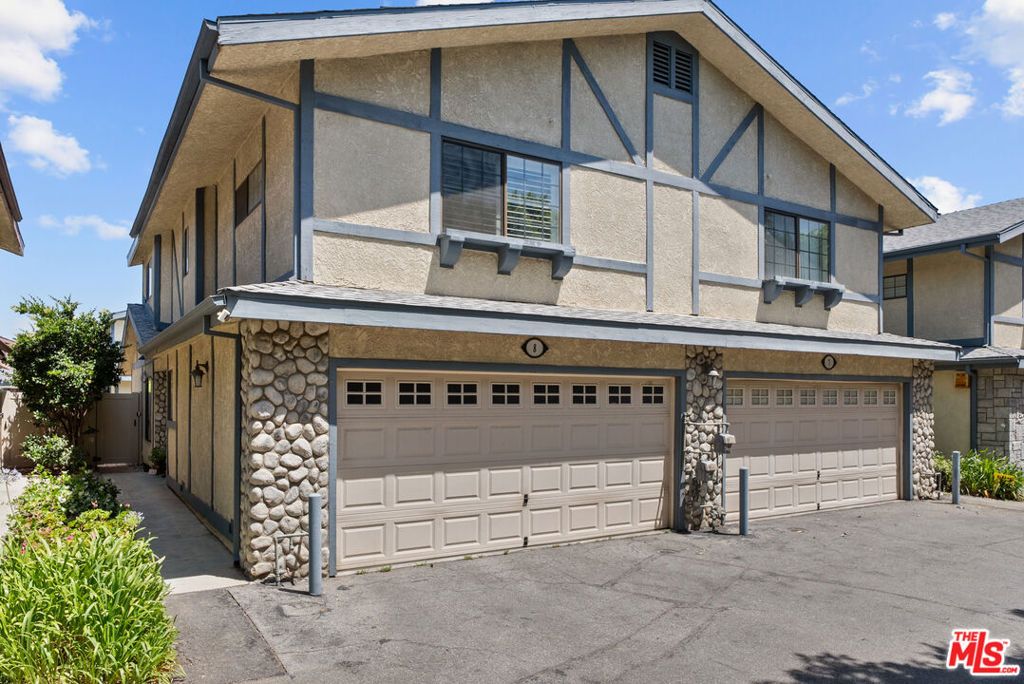 Image 1 of property listing at 18435 Keswick Street 8, Reseda, CA 91335