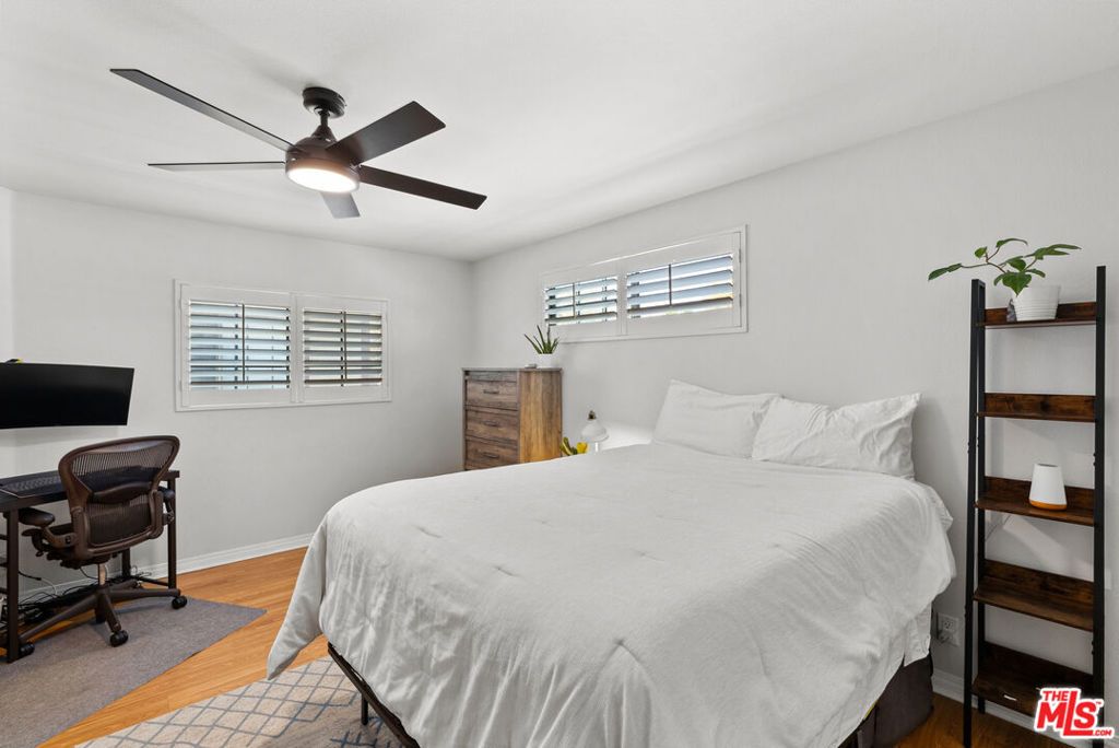 Image 23 of property listing at 18435 Keswick Street 8, Reseda, CA 91335