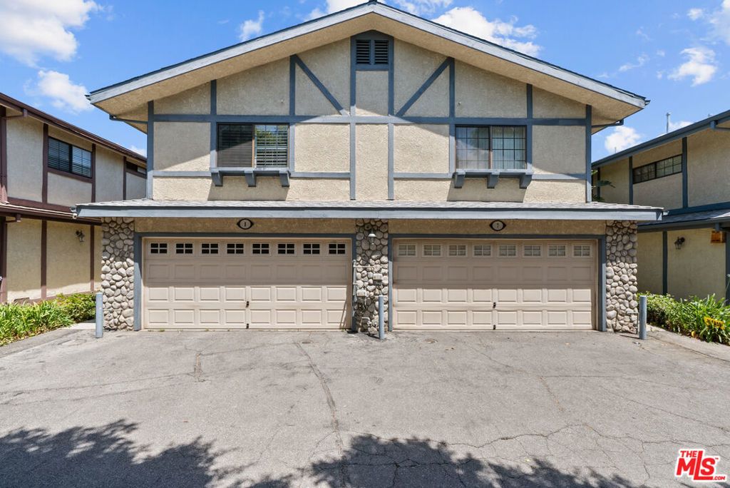Image 41 of property listing at 18435 Keswick Street 8, Reseda, CA 91335