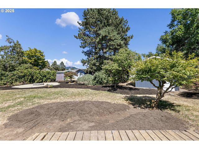 1267 KENRAY Loop, Springfield, OR 97477