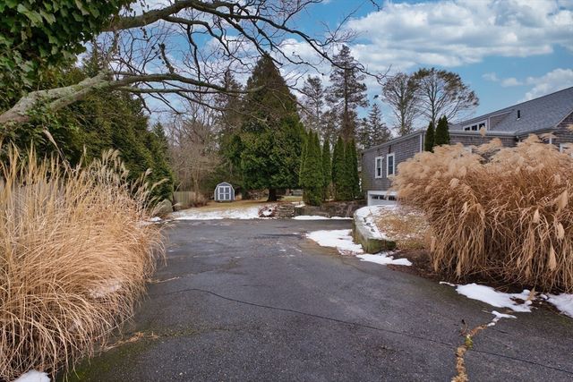 197 Rockland St, Dartmouth, MA 02748