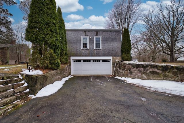 197 Rockland St, Dartmouth, MA 02748