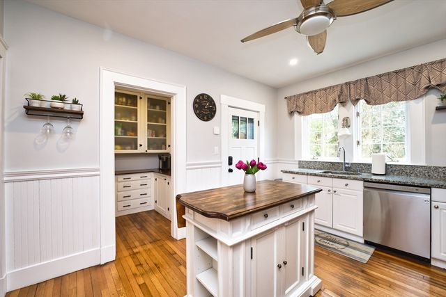 197 Rockland St, Dartmouth, MA 02748