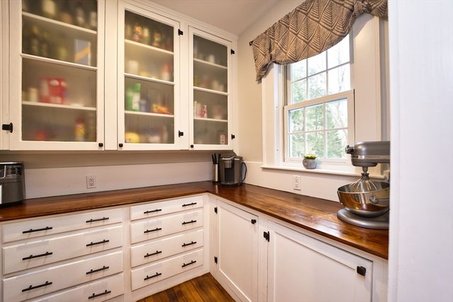 197 Rockland St, Dartmouth, MA 02748