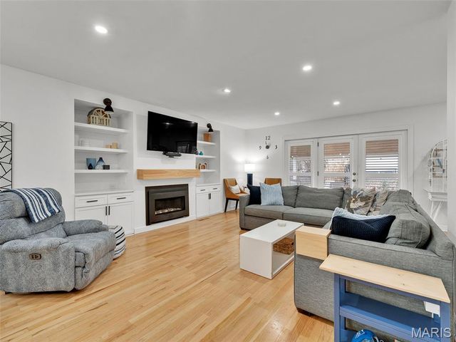 759 Carman Woods Drive, Manchester, MO 63021