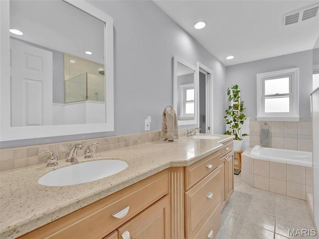 759 Carman Woods Drive, Manchester, MO 63021