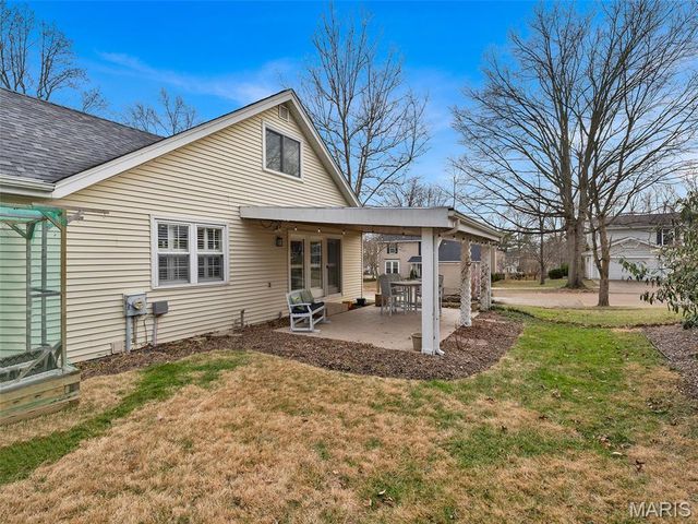 759 Carman Woods Drive, Manchester, MO 63021