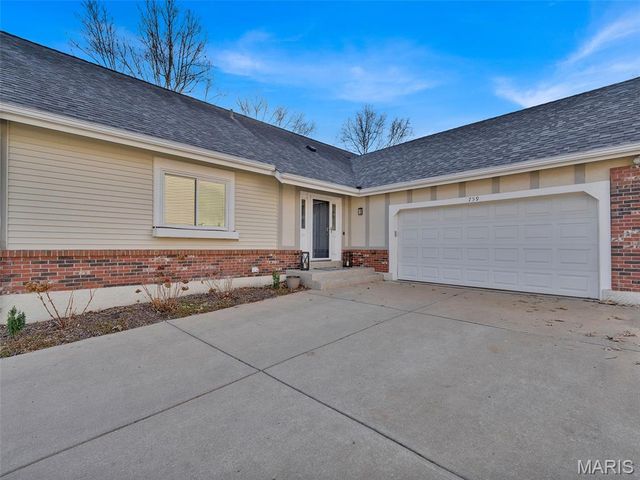 759 Carman Woods Drive, Manchester, MO 63021