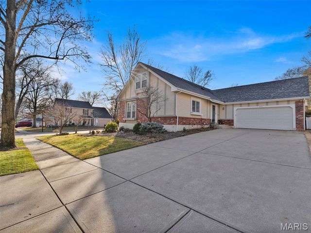 759 Carman Woods Drive, Manchester, MO 63021