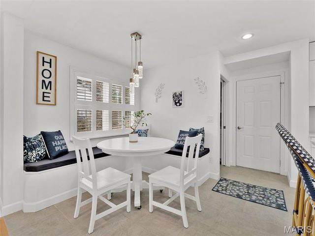 759 Carman Woods Drive, Manchester, MO 63021