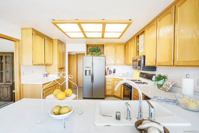 995 Laky Ln, Ramona, CA 92065