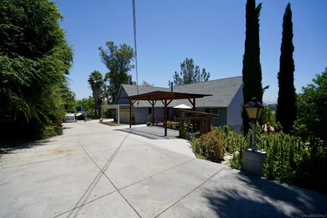 995 Laky Ln, Ramona, CA 92065