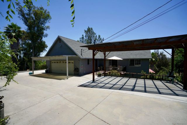 995 Laky Ln, Ramona, CA 92065