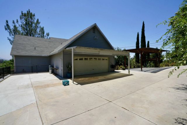 995 Laky Ln, Ramona, CA 92065
