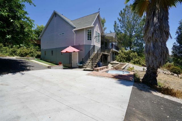 995 Laky Ln, Ramona, CA 92065