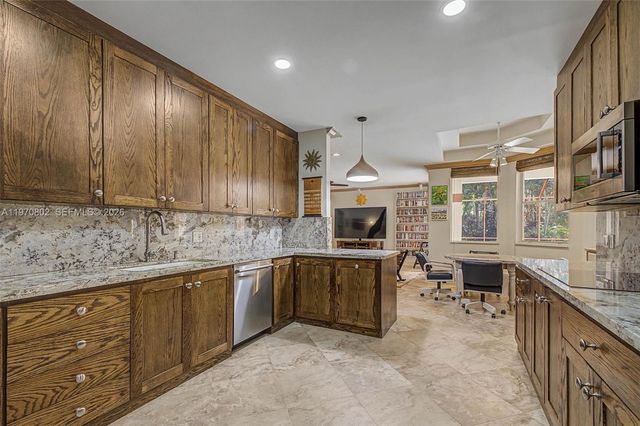 8190 SW 180th St, Palmetto Bay, FL 33157