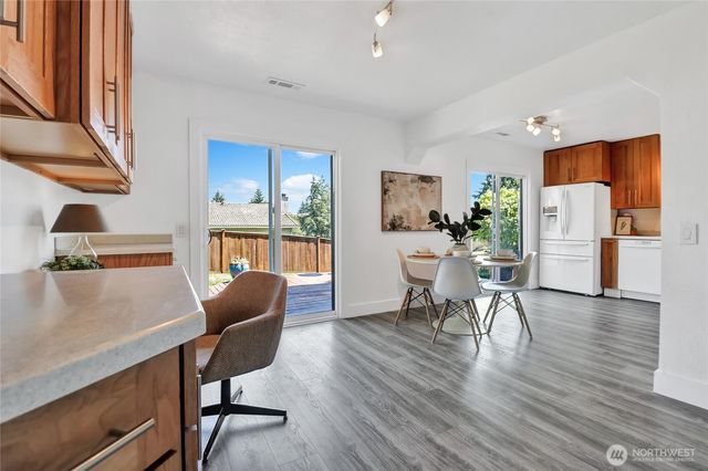 9834 NE 140th Place, Kirkland, WA 98034