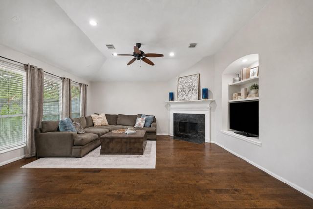 1823 River Trail, Sugar Land, TX 77479