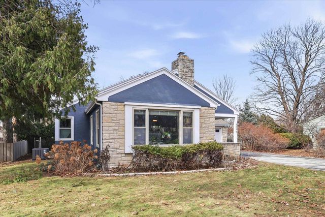 2526 S WEBSTER AVENUE, Green Bay, WI 54301