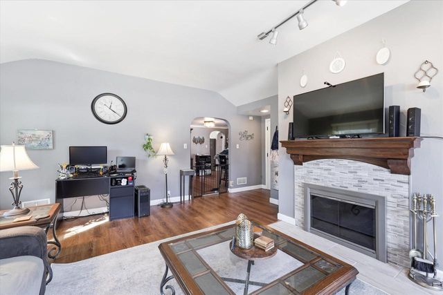 2526 S WEBSTER AVENUE, Green Bay, WI 54301