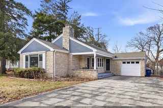2526 S WEBSTER AVENUE, Green Bay, WI 54301