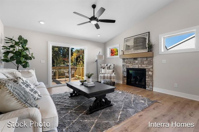 1591 N Village Circle, Kalamazoo, MI 49009