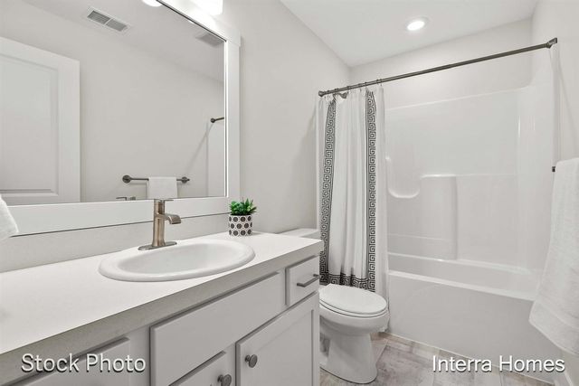 1591 N Village Circle, Kalamazoo, MI 49009