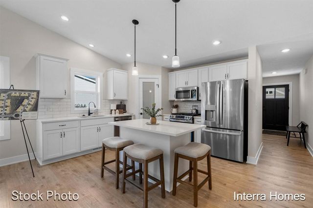 1591 N Village Circle, Kalamazoo, MI 49009