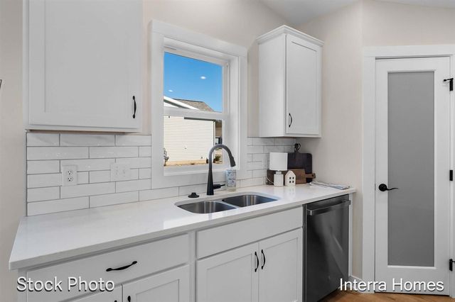 1591 N Village Circle, Kalamazoo, MI 49009