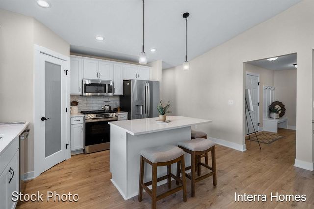 1591 N Village Circle, Kalamazoo, MI 49009